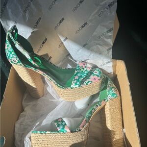 Clocked out heels in green perfect summer shoe